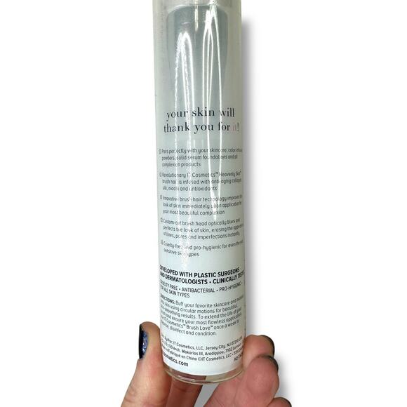 IT Cosmetics NEW #704 Heavenly Skin Skin-Smoothing Complexion Makeup Brush - Picture 7 of 10